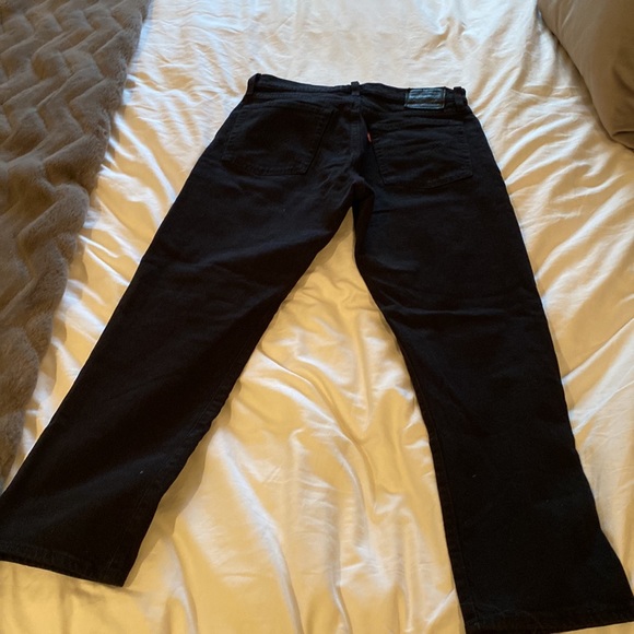 Black Levi wedgie fit jeans. Size 28 - Picture 3 of 3